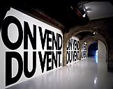 Haim Steinbach on vend du vent 1988 text in matte...