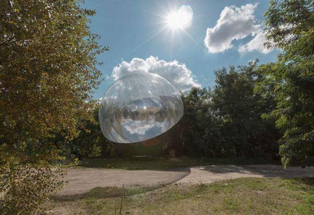 This is an image of Tomás Saraceno's work