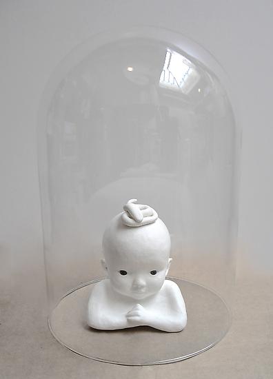 Peggy PREHEIM Baby Medusa 1998 White clay, glass d...