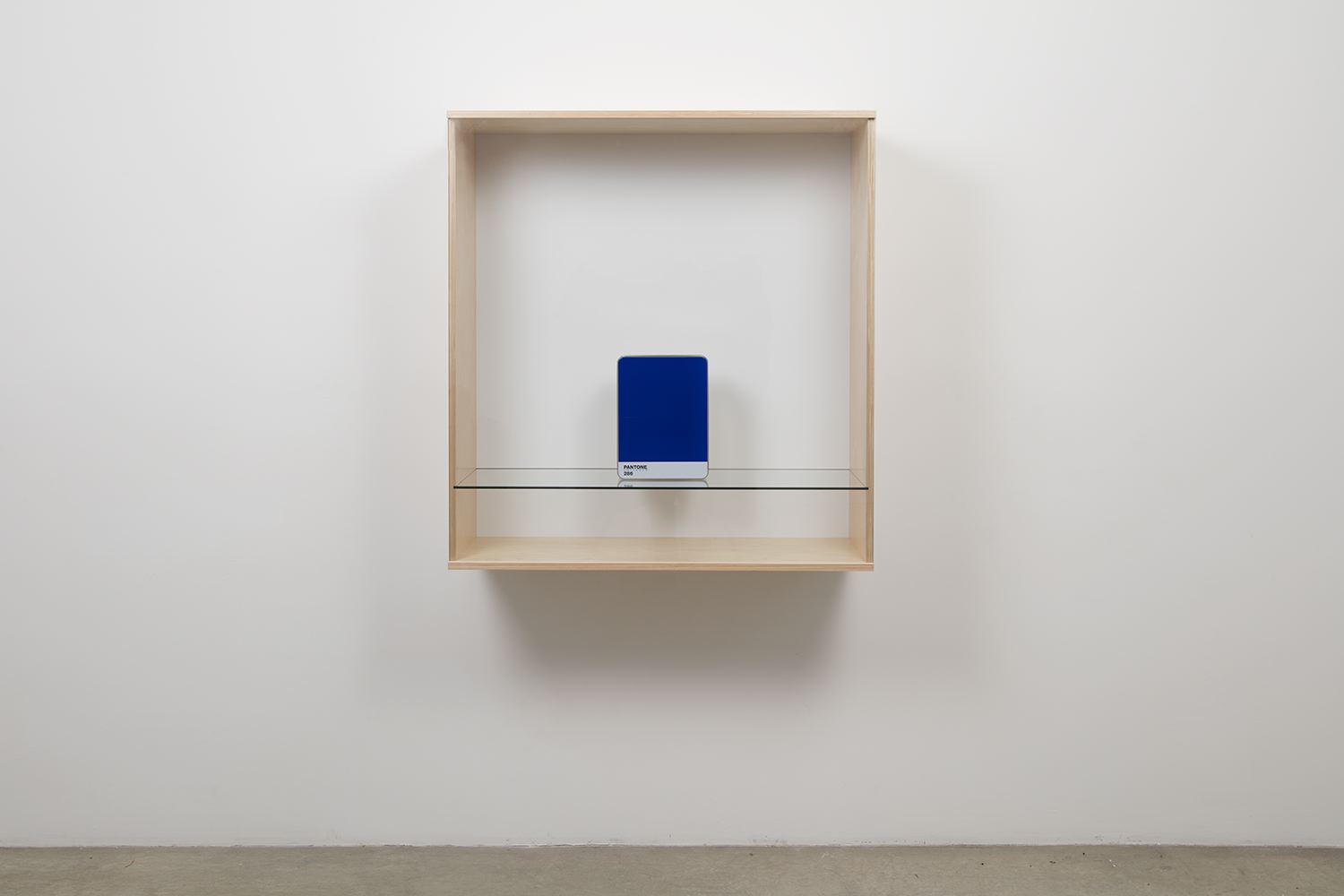Haim STEINBACH Untitled (Pantone 286) 2016 Baltic...