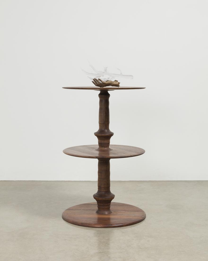 This is a sculpture of Kelly Akashi's sculpture "E...