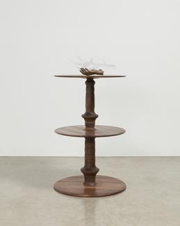 This is a sculpture of Kelly Akashi's sculpture "E...